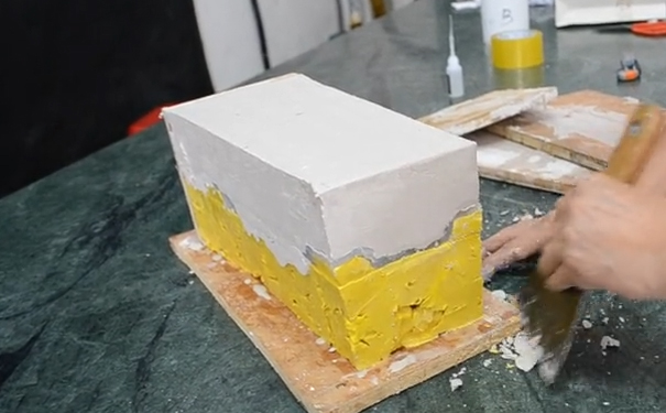 模具硅橡膠成型后怎樣制作外模？
